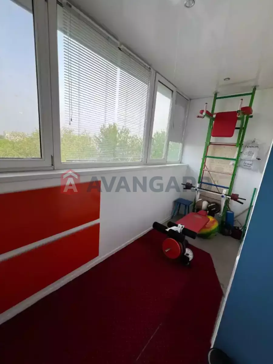 2 ��. ��������, 80/-/- ��. �., 8/16 ������ ���� 9