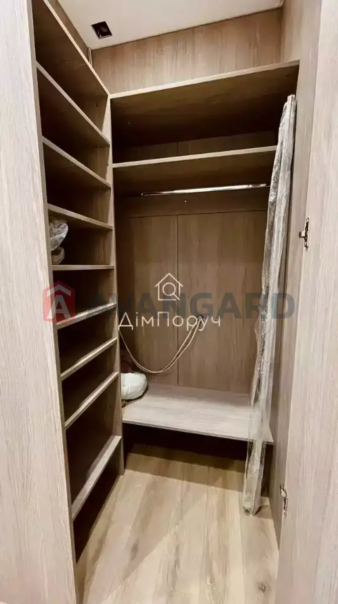 2 ����. ��������, 42/20/8 ��. �., 3/6 ���� ���� 22