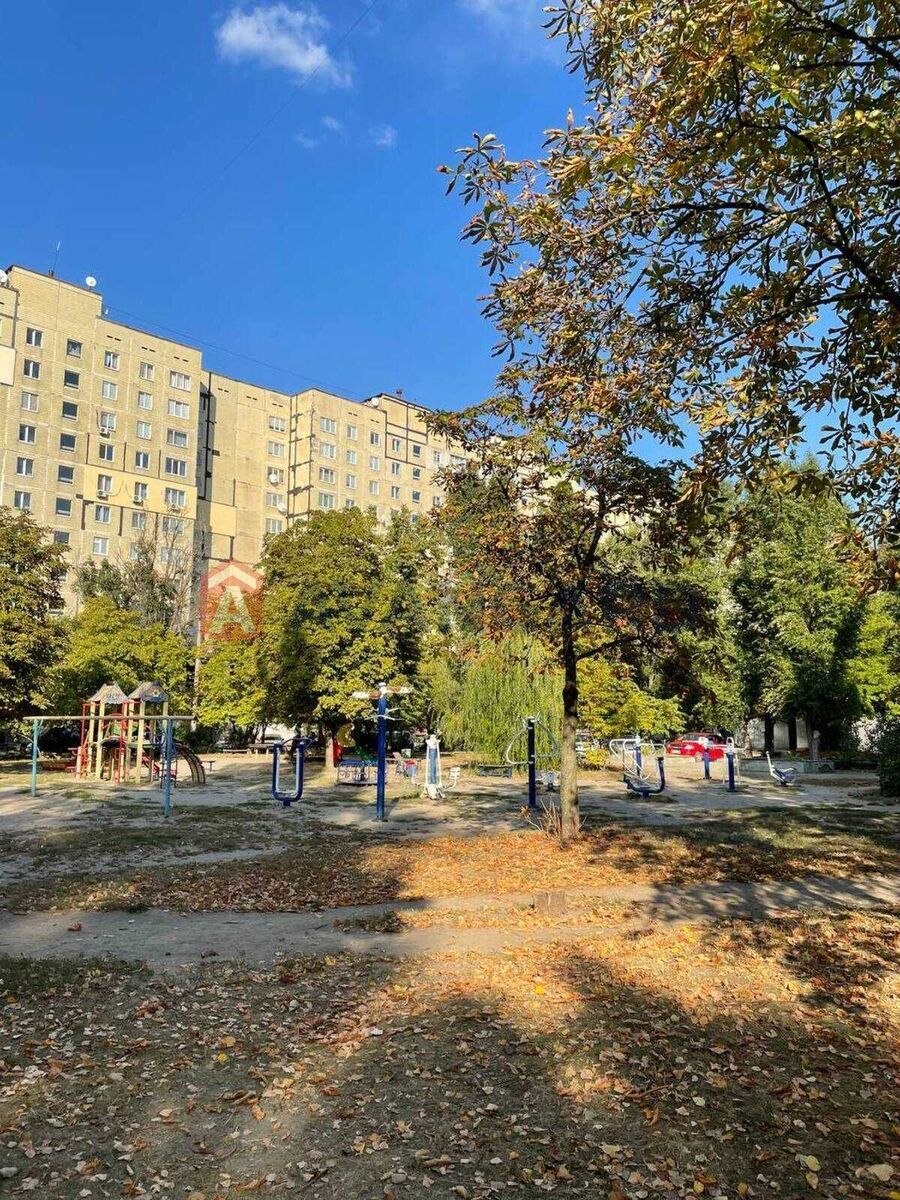 1 ����. ��������, 32.6/17.1/9 ��. �., 8/12 ���� ���� 4