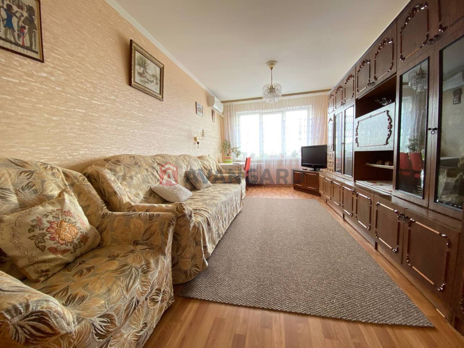 3 ��. ��������, 67/40/9 ��. �., 7/9 ������ ���� 8