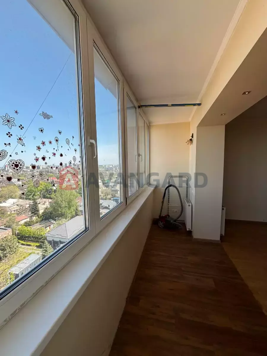 3 ��. ��������, 92/-/- ��. �., 8/10 ������ ���� 19
