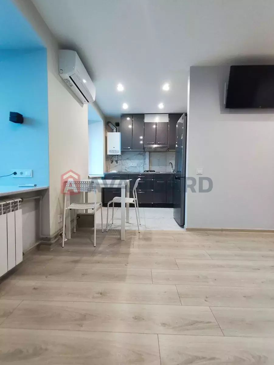 1 ��. ��������, 33/-/8 ��. �., 5/5 ������ ���� 12