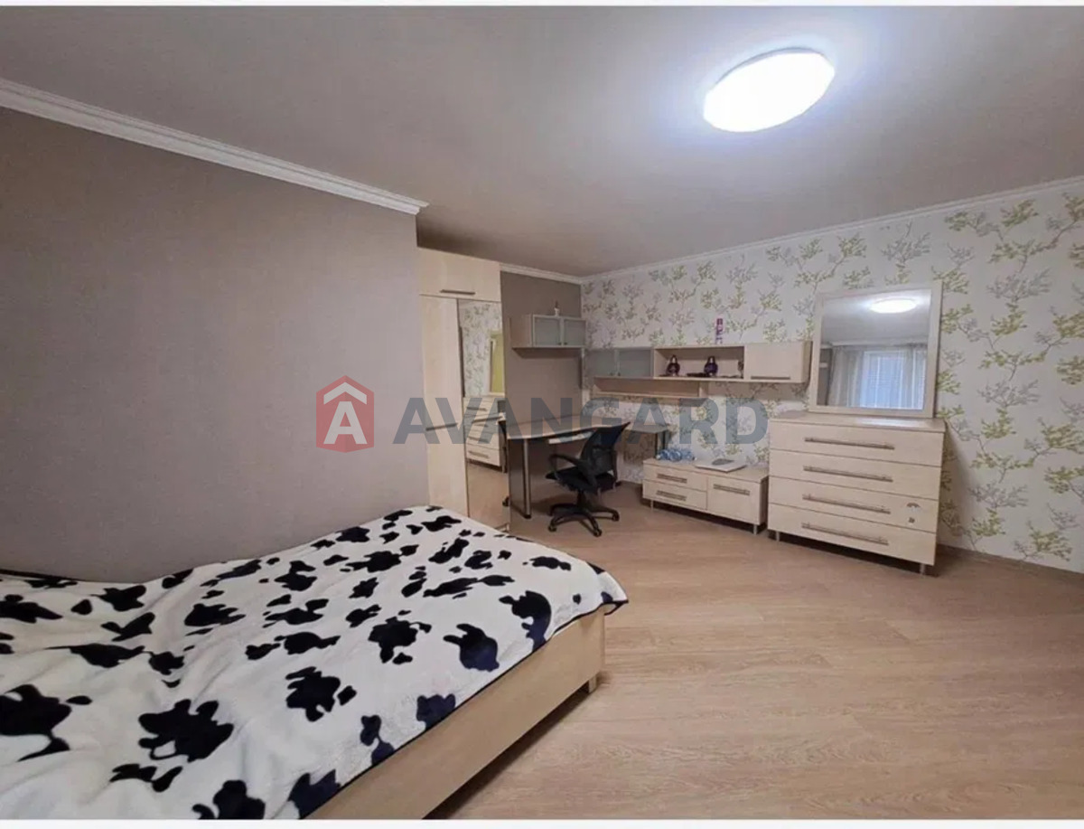 4 ��. ��������, 200/-/- ��. �., 2/2 ������ ���� 9