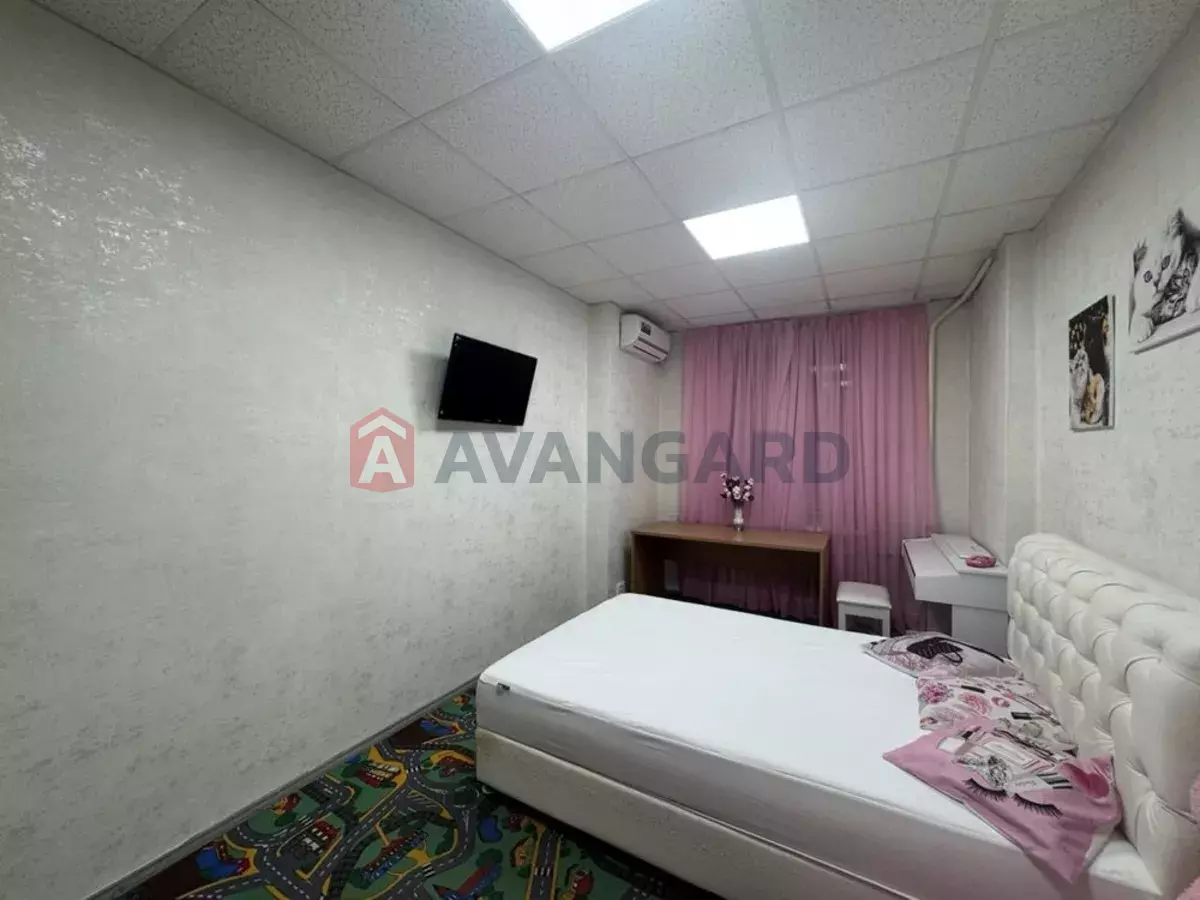 3 ��. ��������, 80/-/10 ��. �., 2/5 ������ ���� 6