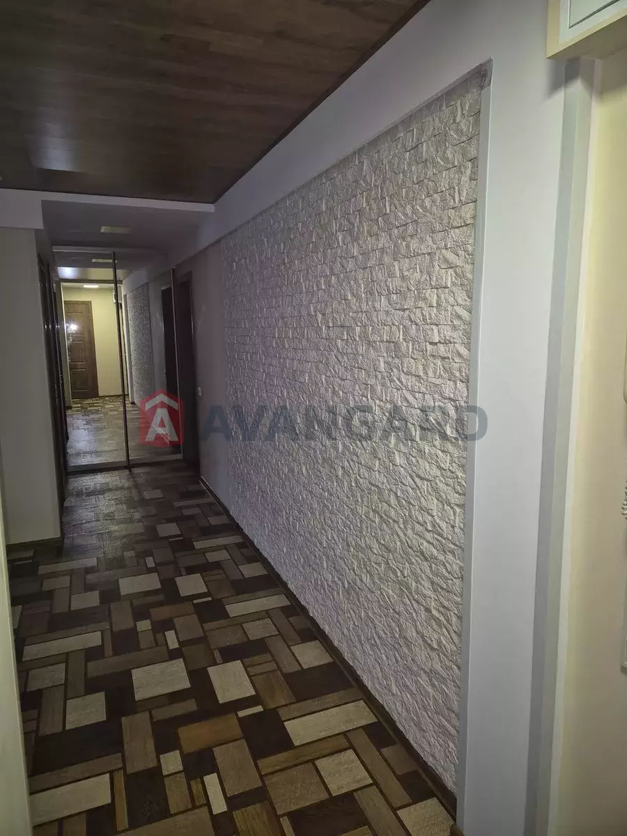 3 ��. ��������, 70/-/10 ��. �., 5/10 ������ ���� 8