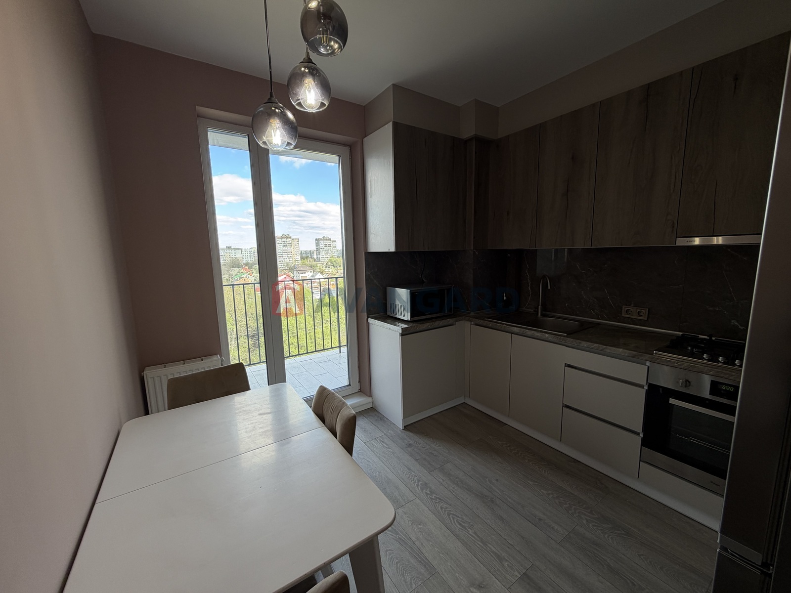 1 ����. ��������, 44/18/18 ��. �., 7/7 ���� ���� 10