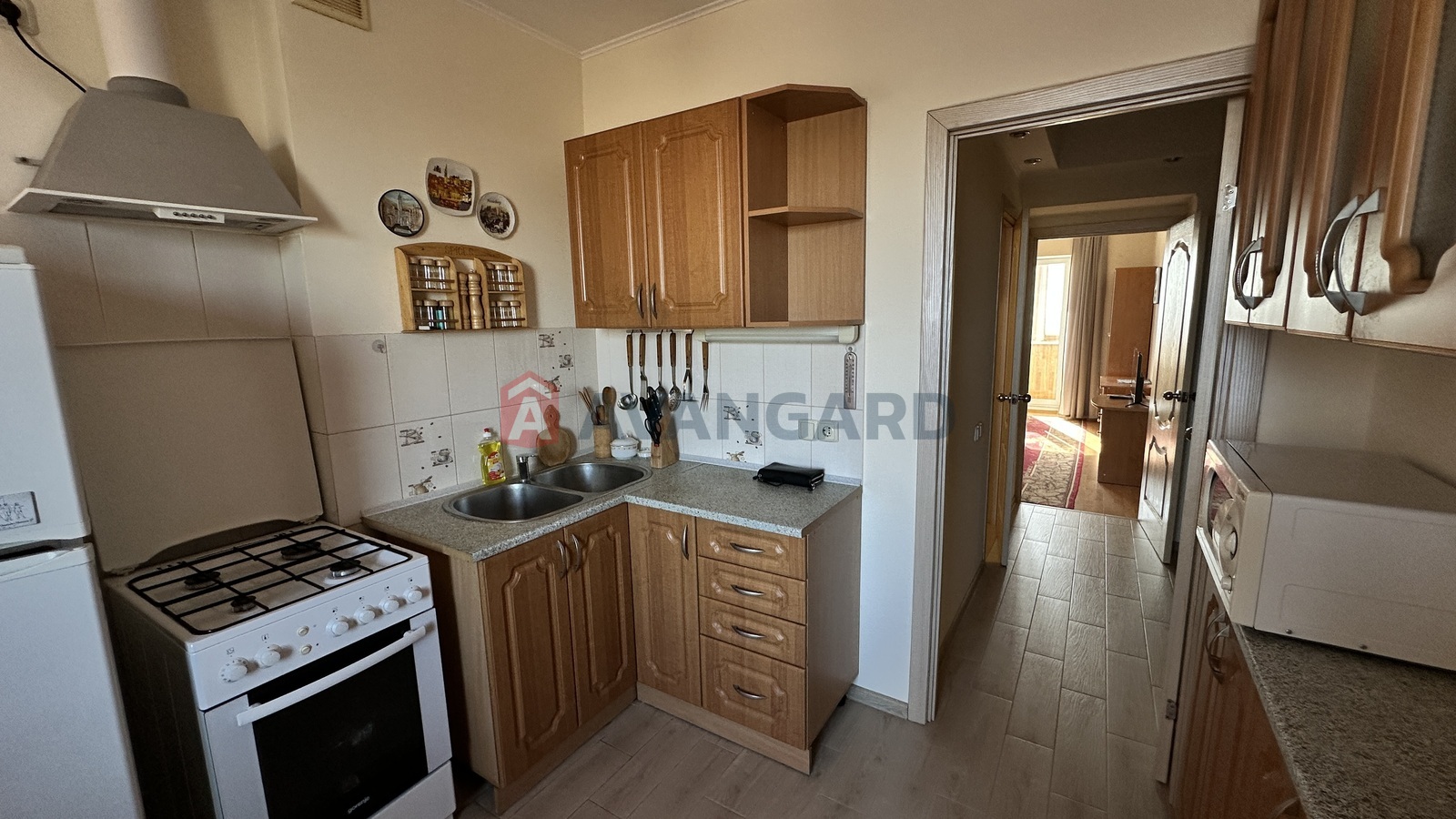 1 ����. ��������, 38/20/8 ��. �., 6/11 ���� ���� 9