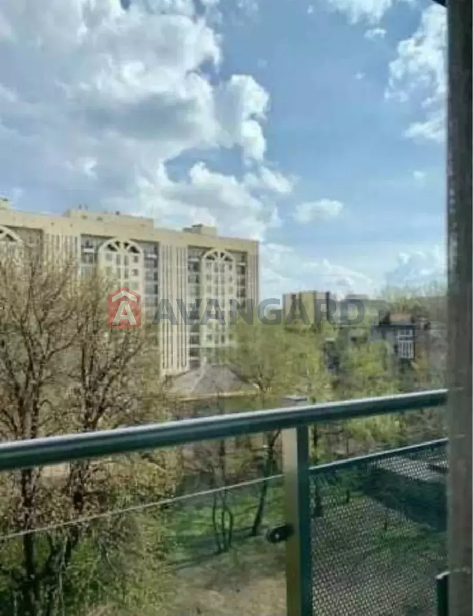 1 ��. ��������, 50/-/10 ��. �., 4/17 ������ ���� 5