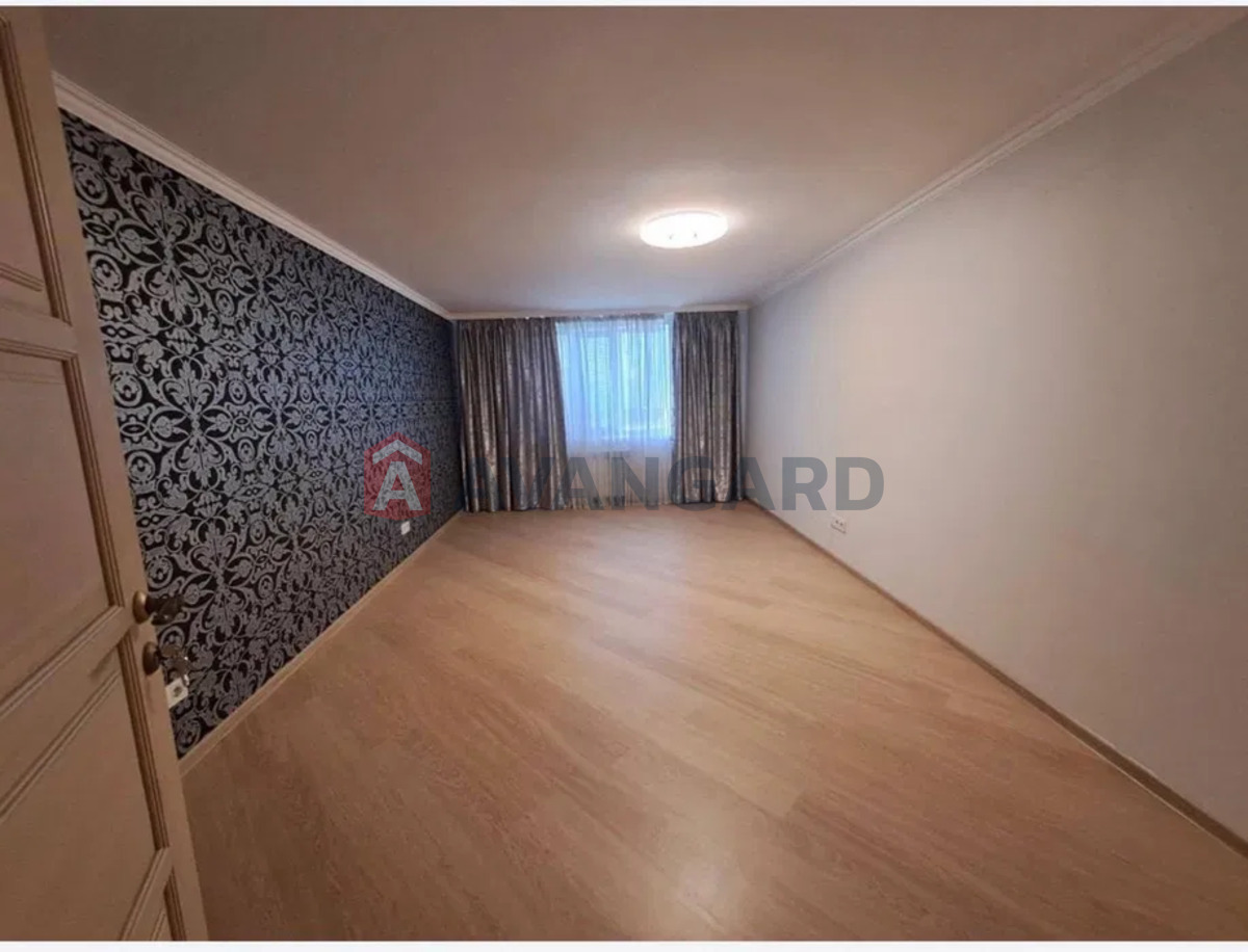 4 ��. ��������, 200/-/- ��. �., 2/2 ������ ���� 12