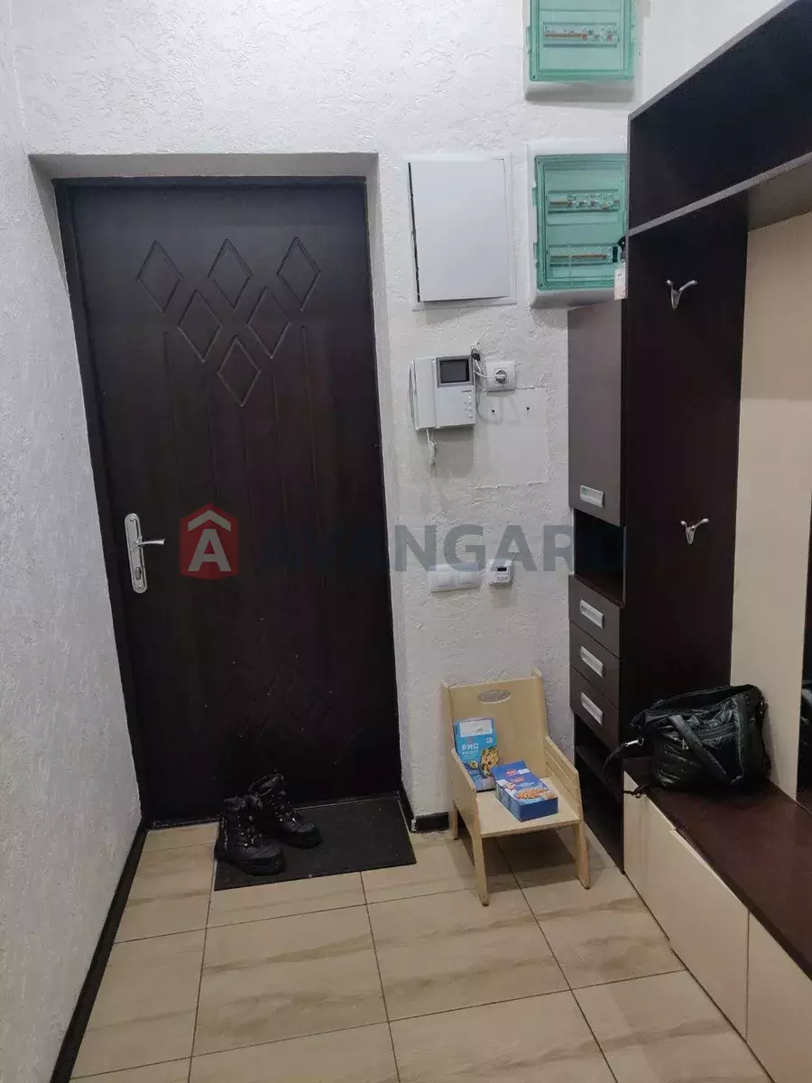 3 ����. ��������, 104/-/15 ��. �., 8/12 ���� ���� 6