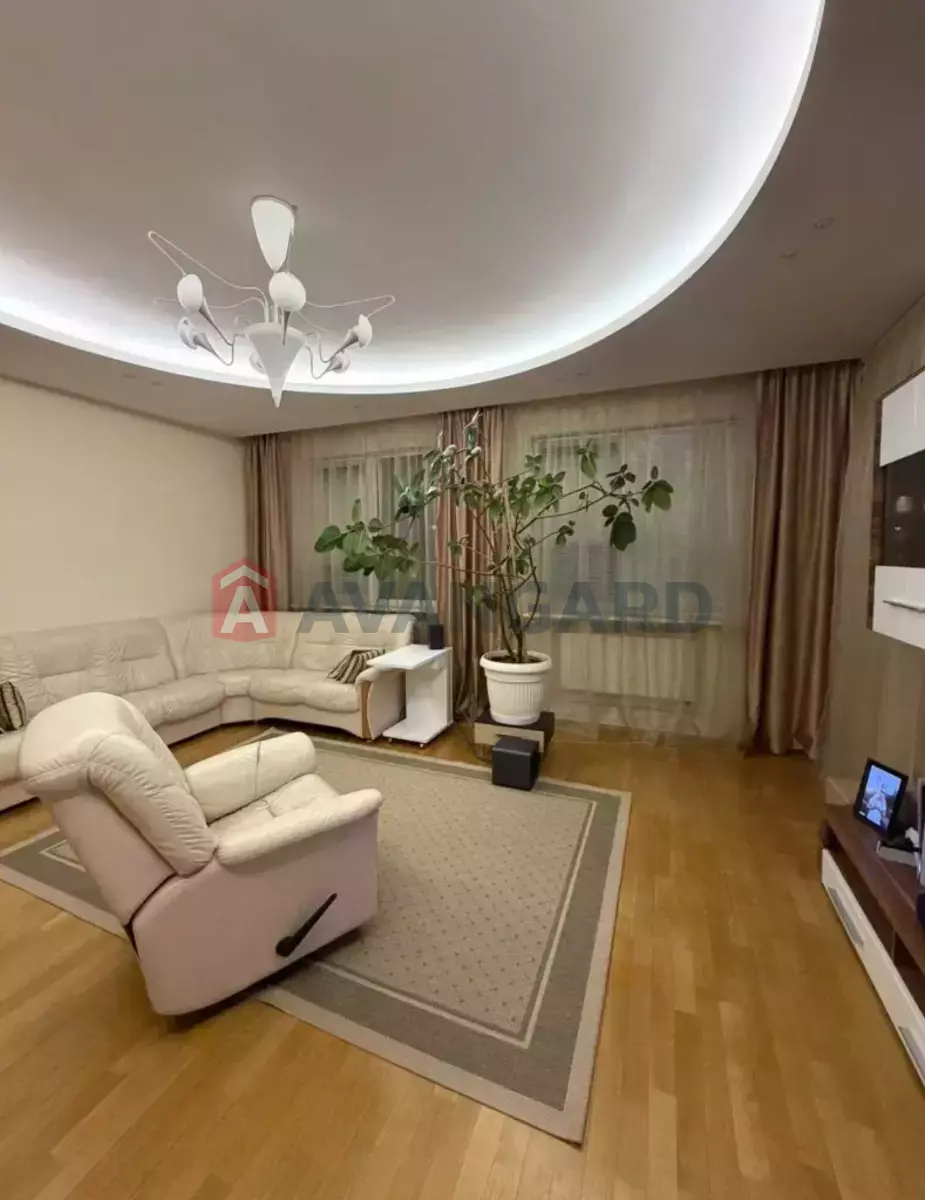 4 ��. ��������, 172/-/- ��. �., 3/9 ������ ���� 6