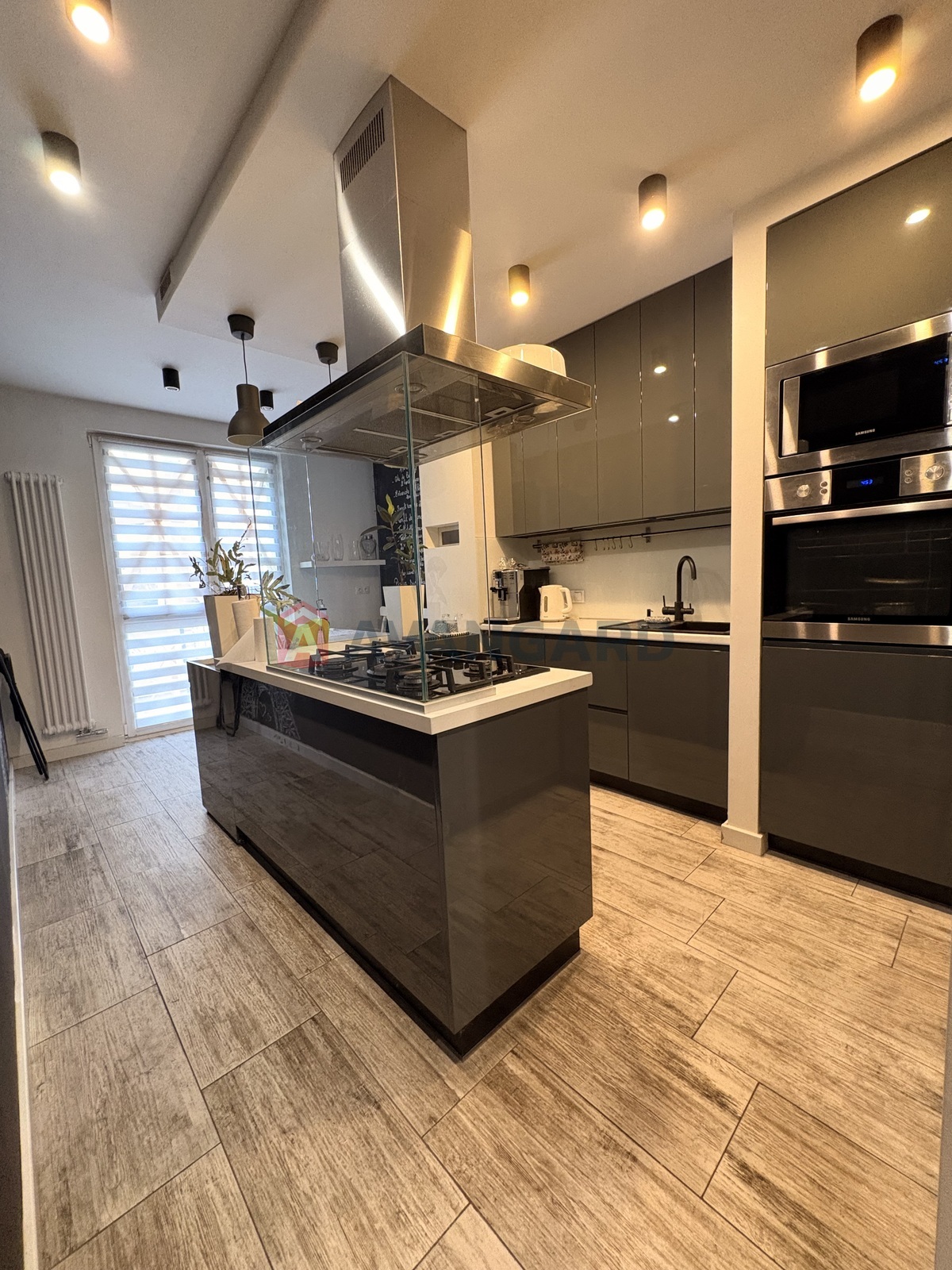 2 ��. ��������, 67/34/18 ��. �., 4/4 ������ ���� 9