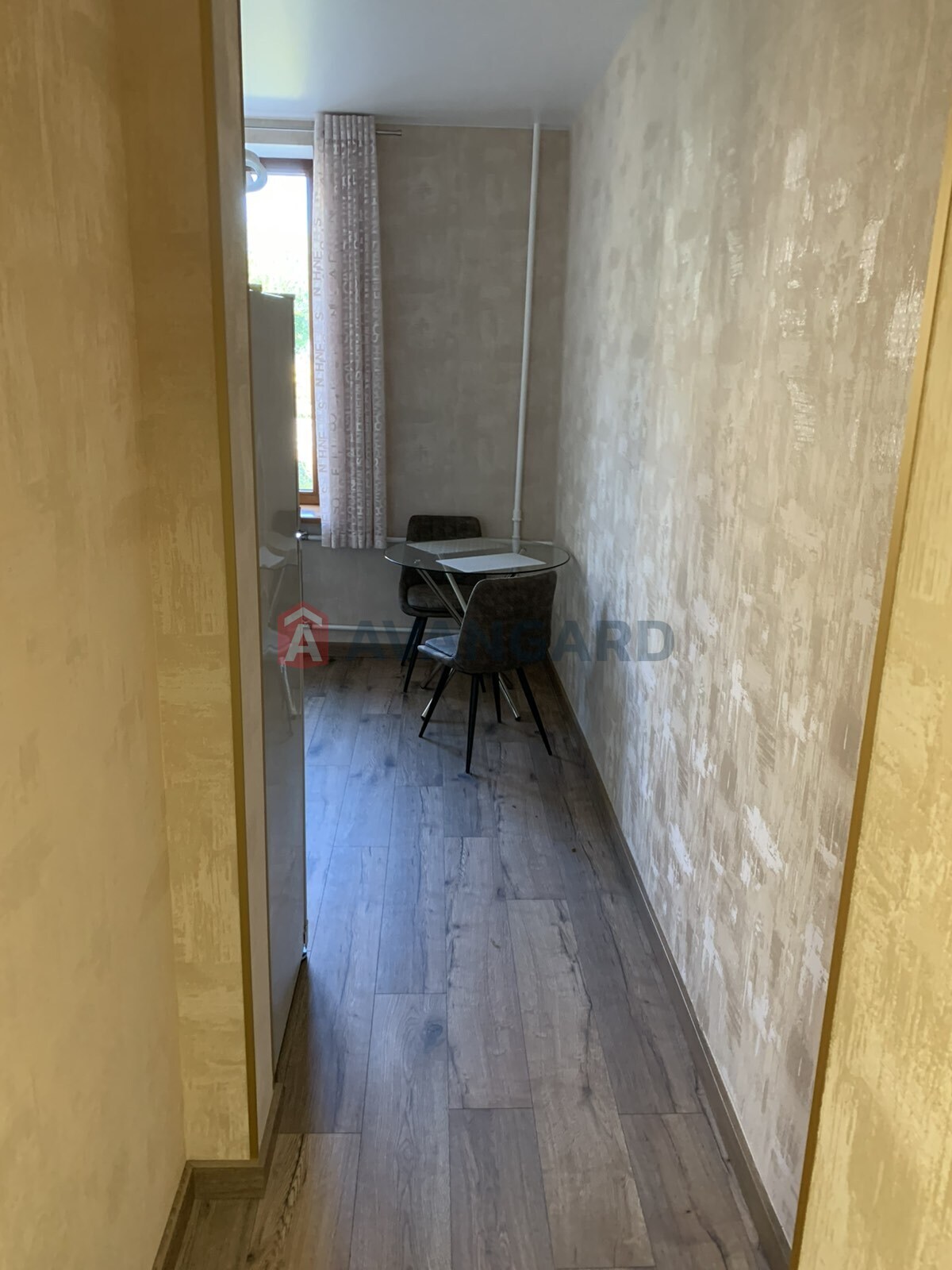 1 ��. ��������, 42/19/7 ��. �., 3/5 ������ ���� 9