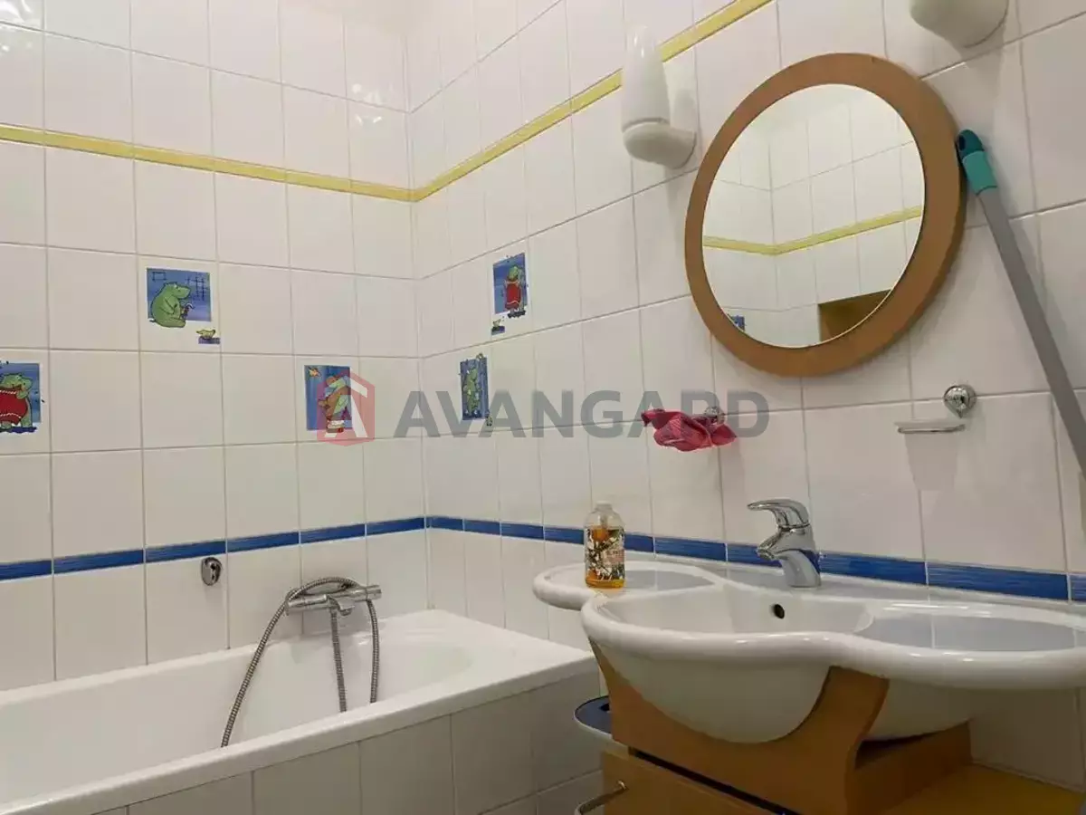 4 ����. ��������, 178/85/32 ��. �., 3/5 ���� ���� 17