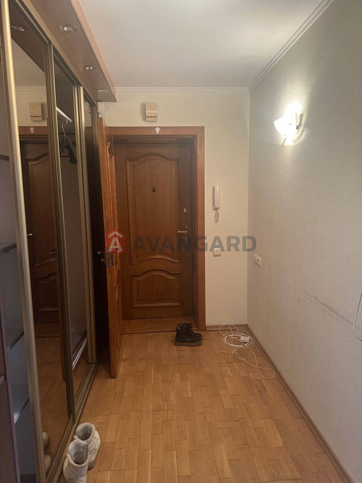 3 ��. ��������, 80/60/24 ��. �., 5/10 ������ ���� 2