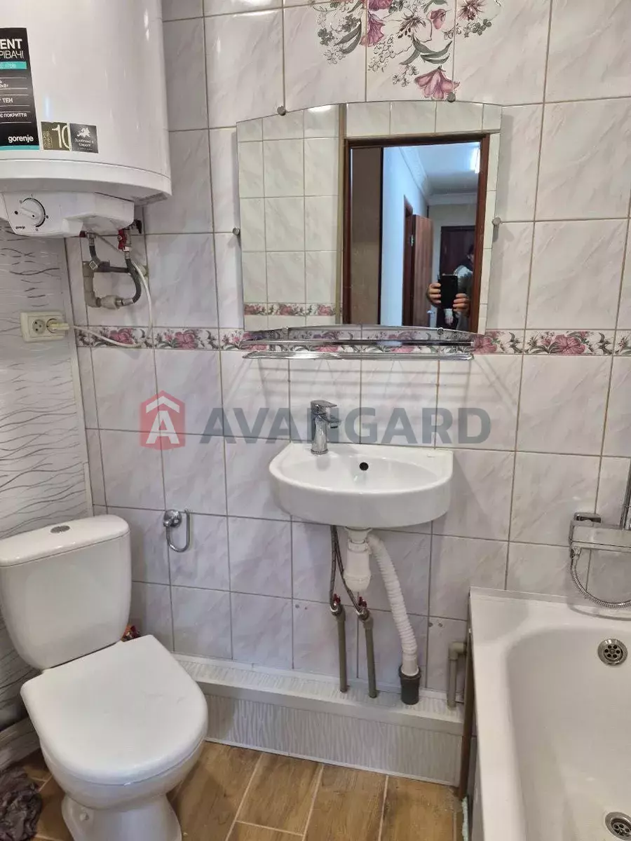 3 ����. ��������, 63/-/8 ��. �., 5/10 ���� ���� 5