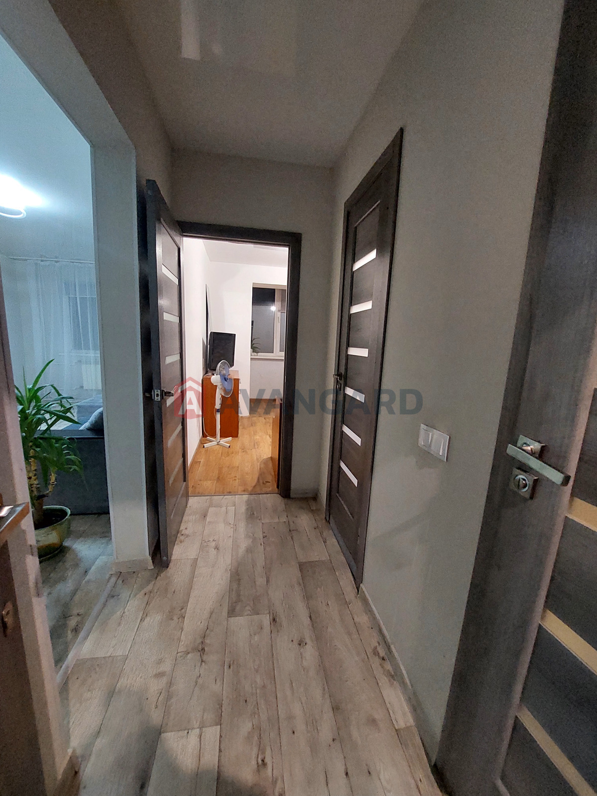 4 ����. ��������, 84/65/12 ��. �., 9/10 ���� ���� 8