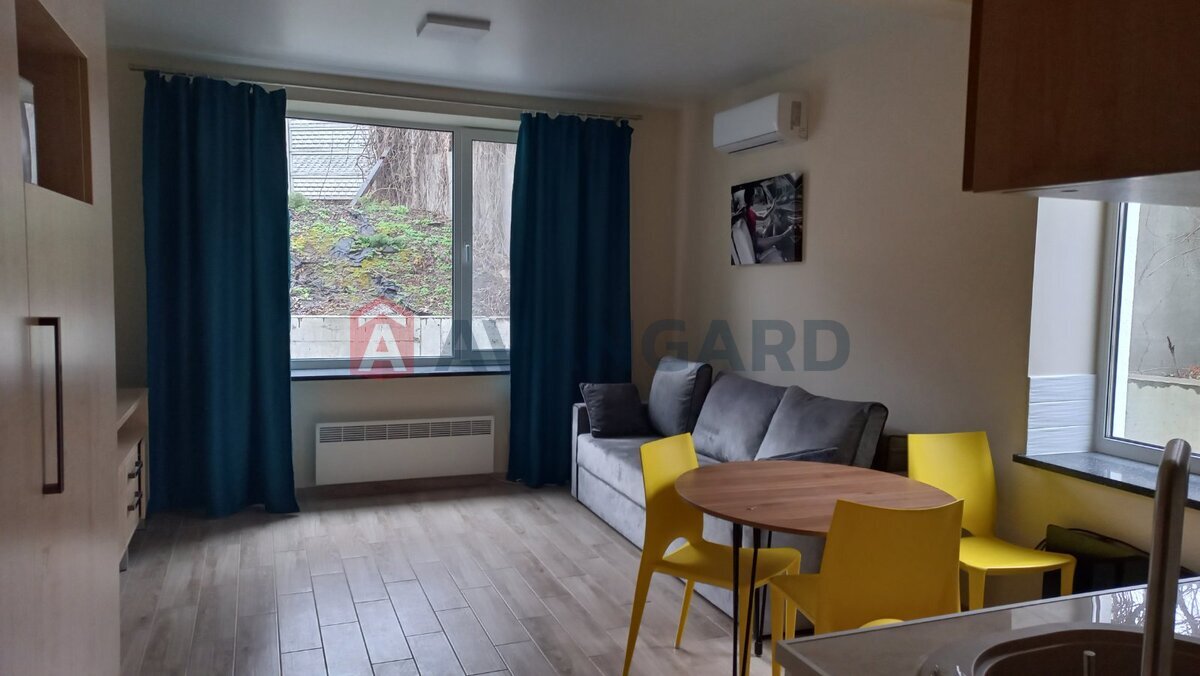 1 ��. ��������, 32/-/- ��. �., 1/2 ������ ���� 8