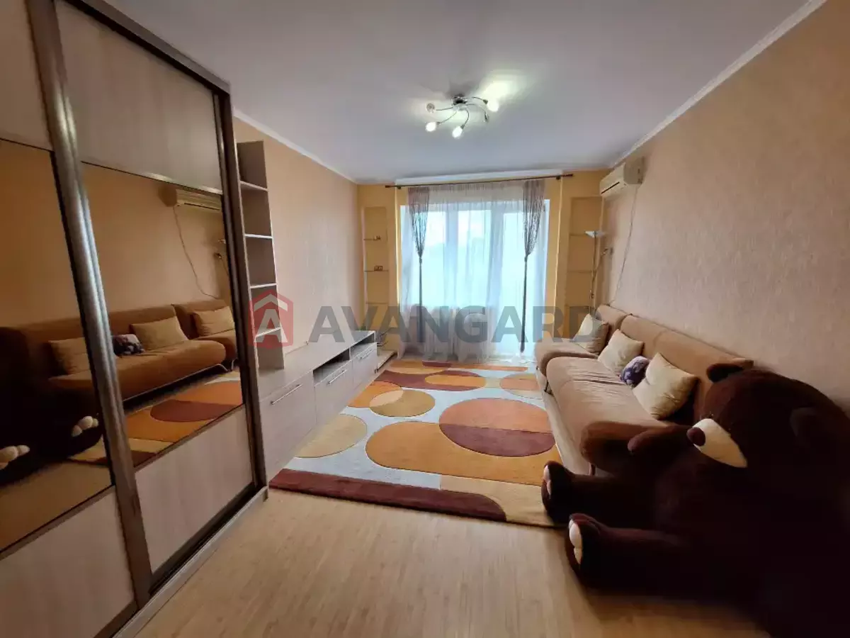 1 ��. ��������, 38/19/9 ��. �., 8/10 ������ ���� 1