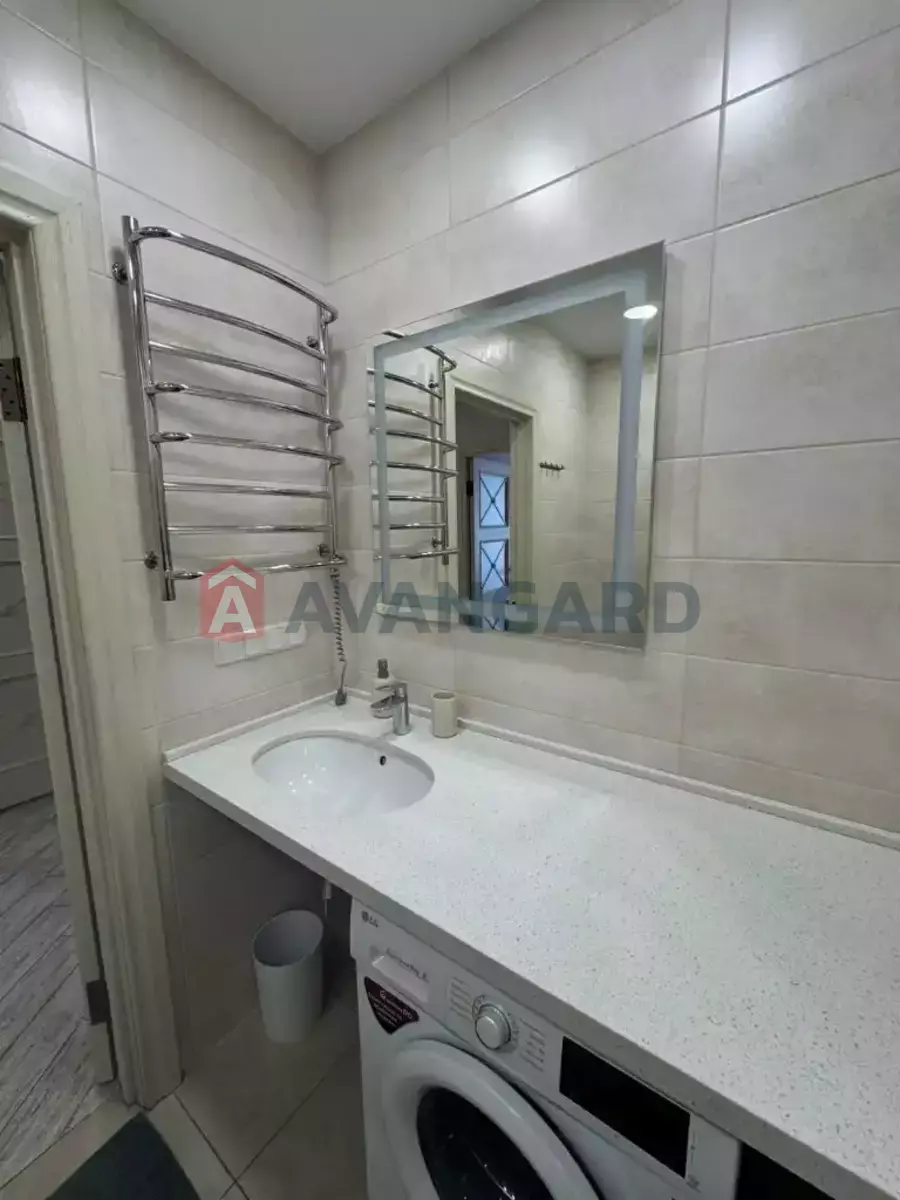 1 ��. ��������, 43/20/15 ��. �., 8/10 ������ ���� 13