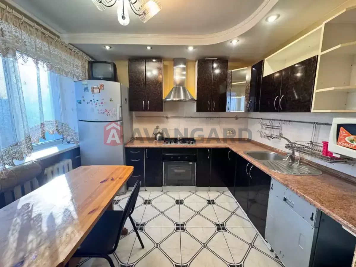 3 ����. ��������, 68/-/10 ��. �., 9/9 ���� ���� 1