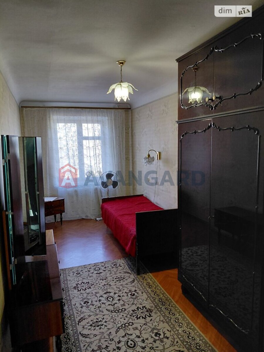 2 ����. ��������, 42/28/5 ��. �., 3/5 ���� ���� 3