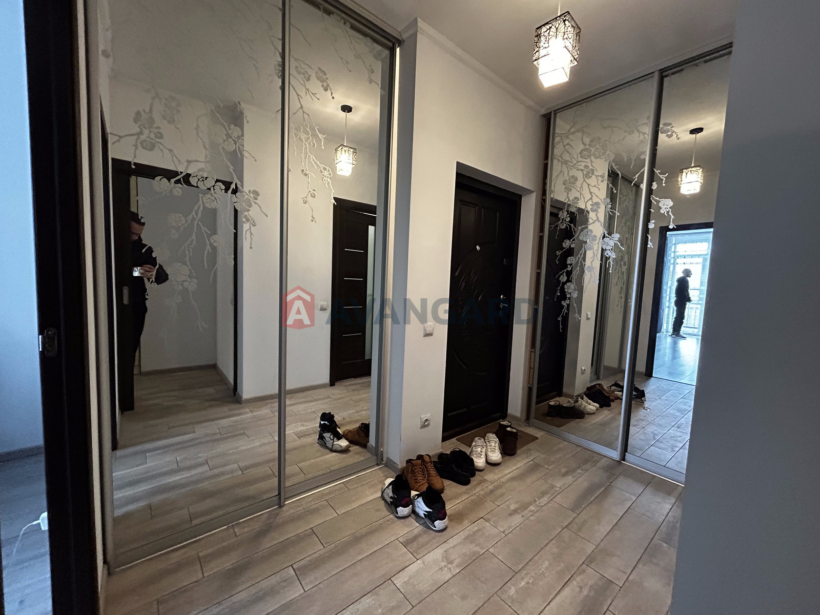 1 ��. ��������, 48.6/18.5/13.7 ��. �., 7/10 ������ ���� 11