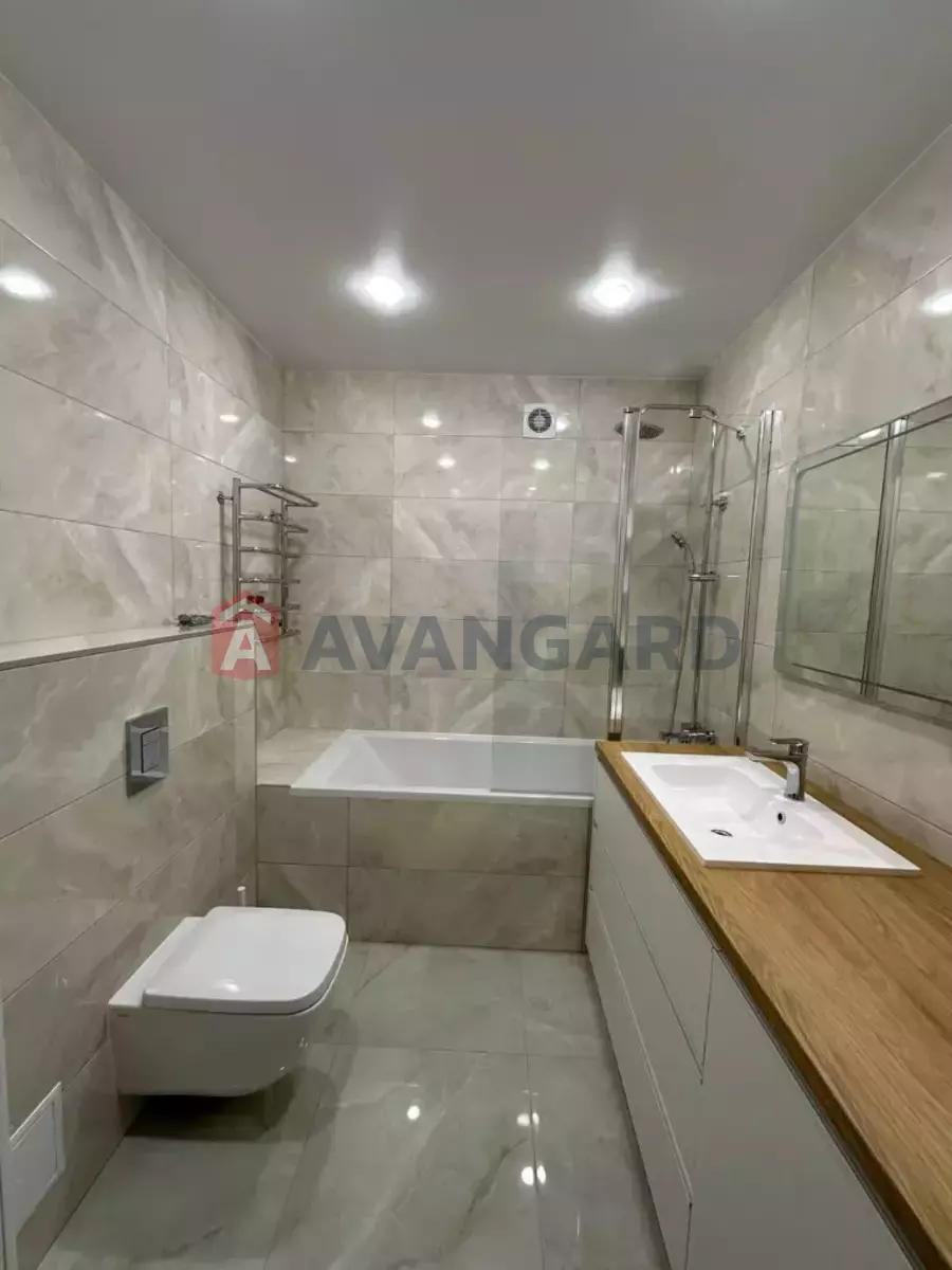 3 ��. ��������, 70/-/- ��. �., 4/10 ������ ���� 10