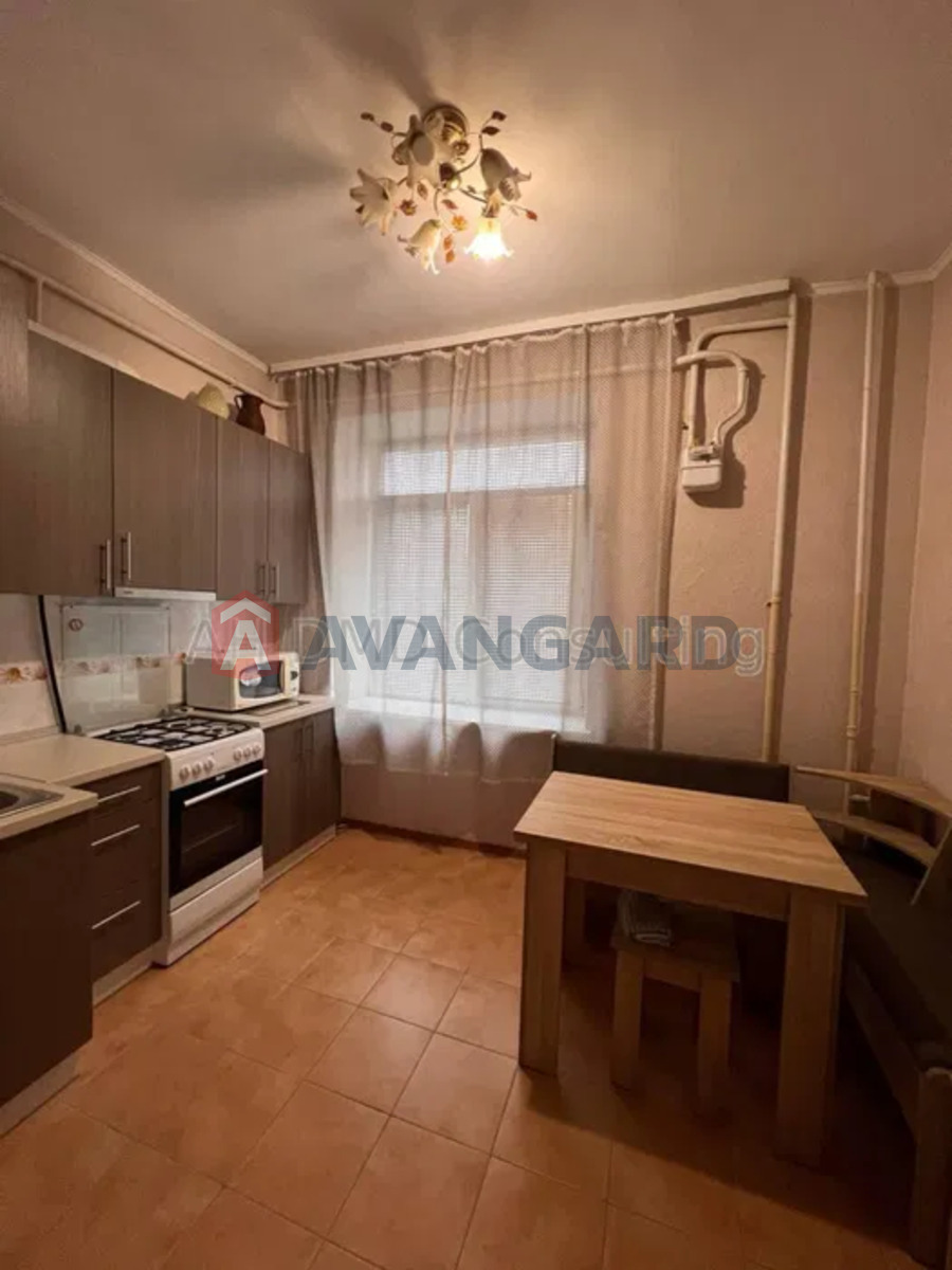 1 ��. ��������, 90/-/10 ��. �., 4/5 ������ ���� 2