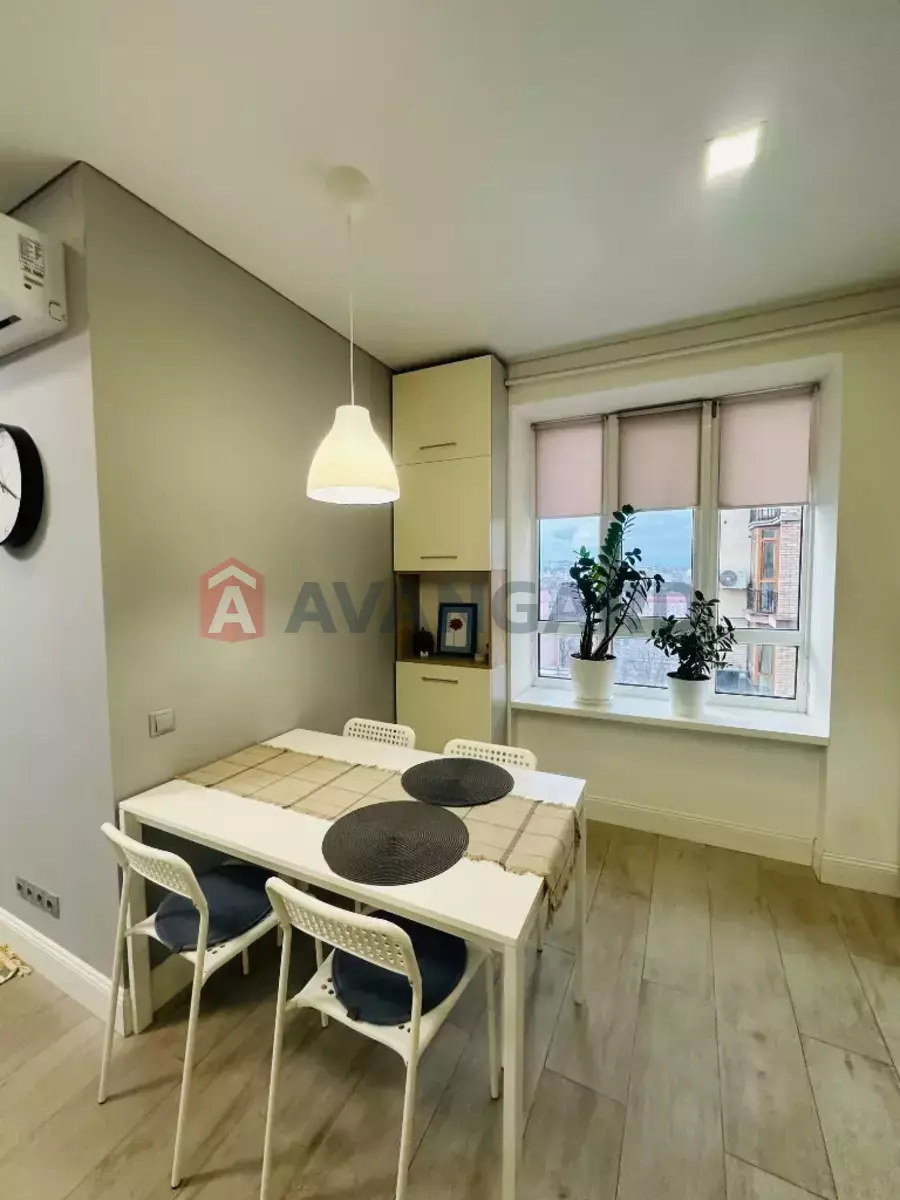 1 ��. ��������, 42/20/15 ��. �., 11/12 ������ ���� 6