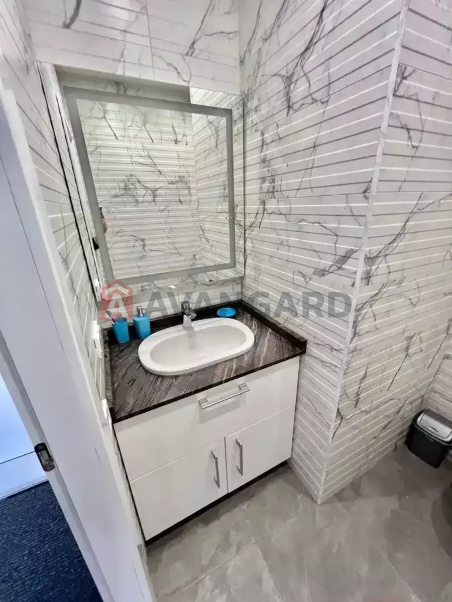 3 ����. ��������, 84/59/14 ��. �., 11/12 ���� ���� 18