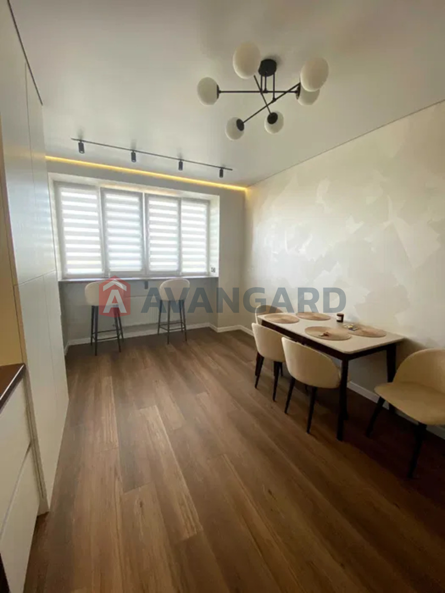 1 ����. ��������, 49/-/16 ��. �., 9/10 ���� ���� 4