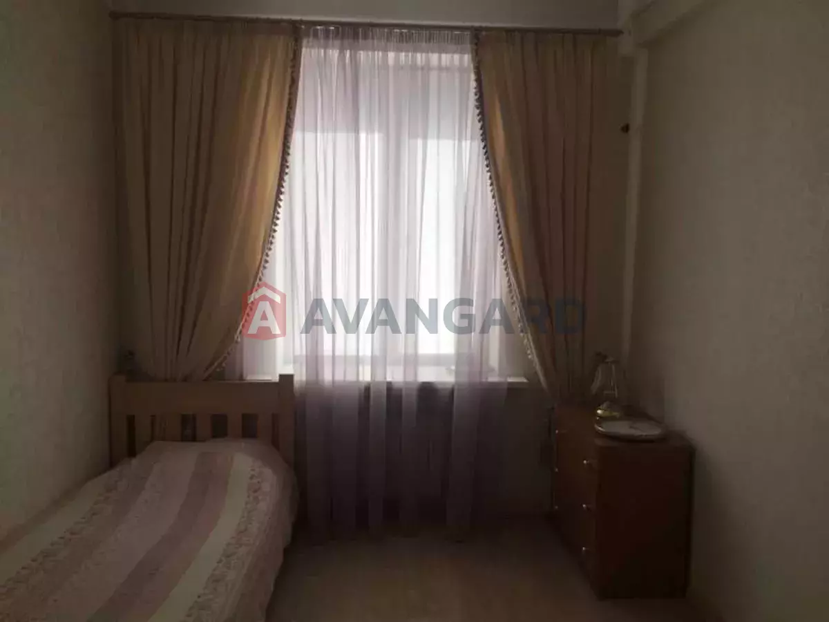 3 ����. ��������, 80/-/15 ��. �., 2/5 ���� ���� 14