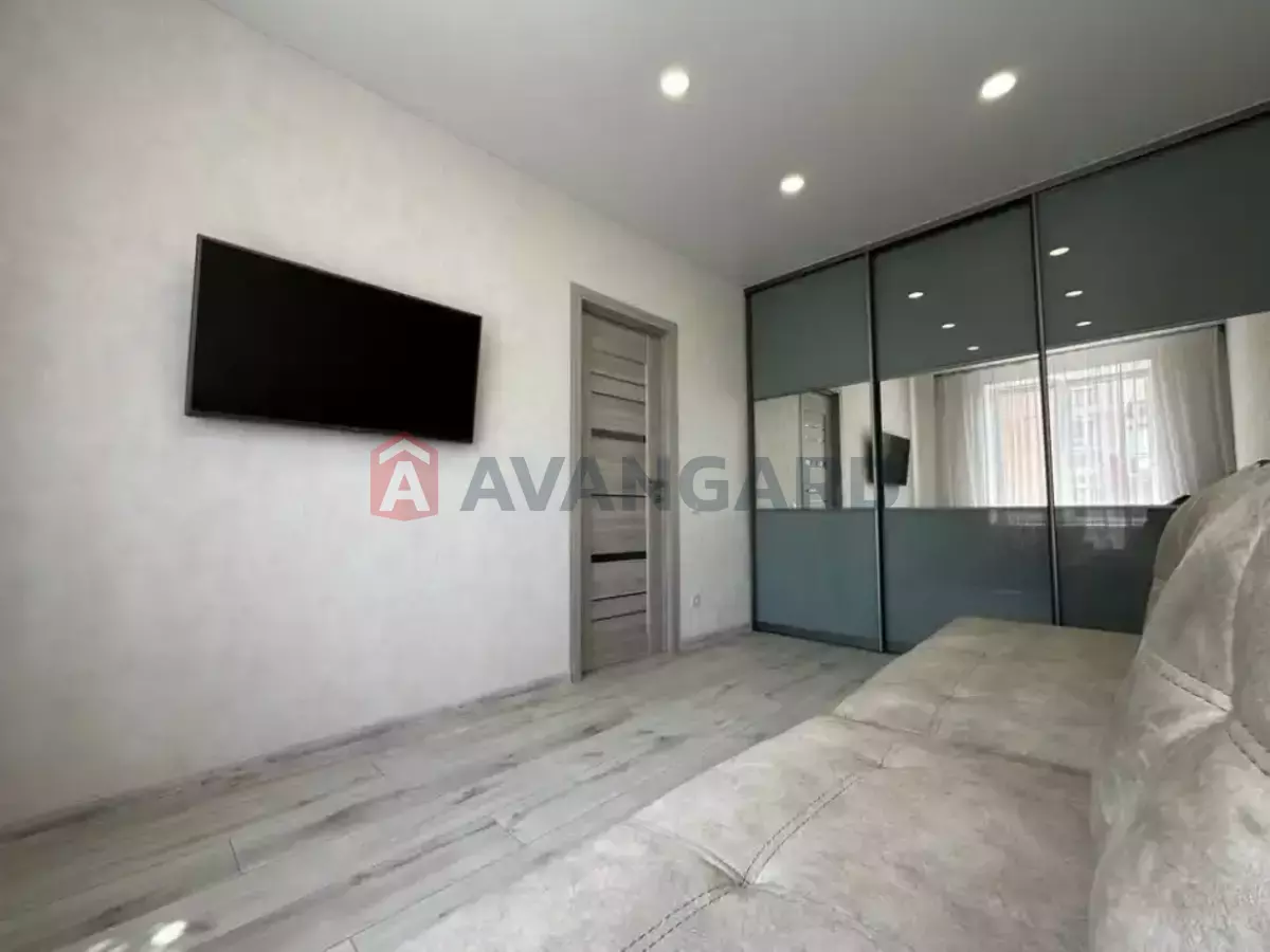 2 ��. ��������, 50/-/15 ��. �., 6/10 ������ ���� 10