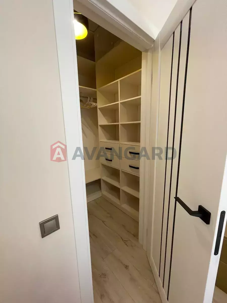 2 ��. ��������, 52/-/- ��. �., 6/10 ������ ���� 8