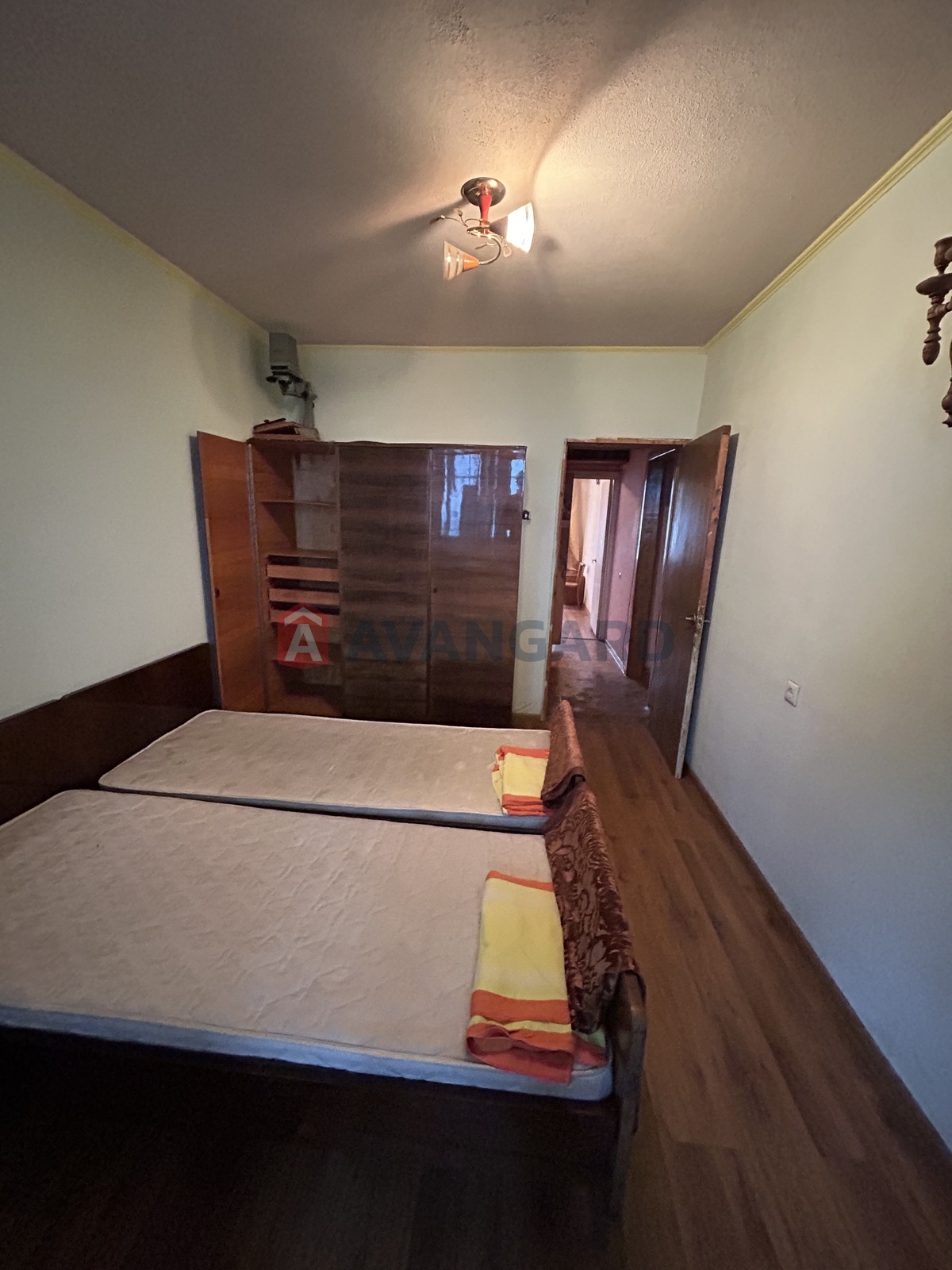 3 . , 65/-/7 . ., 9/9   5