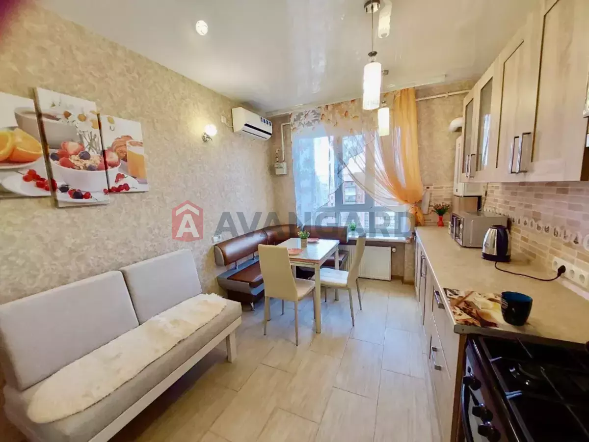 2 ��. ��������, 48/30/18 ��. �., 8/12 ������ ���� 12