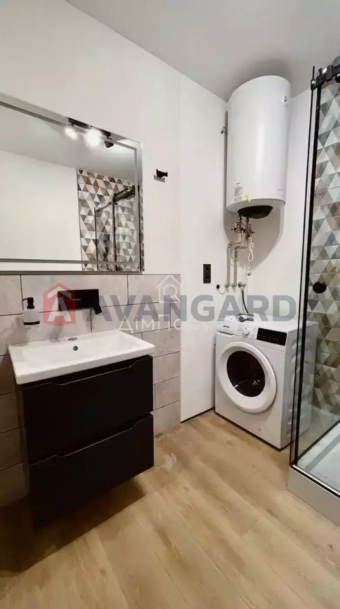 2 ����. ��������, 42/20/8 ��. �., 3/6 ���� ���� 25