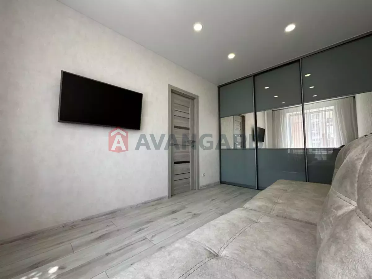 2 ��. ��������, 50/-/15 ��. �., 6/10 ������ ���� 9