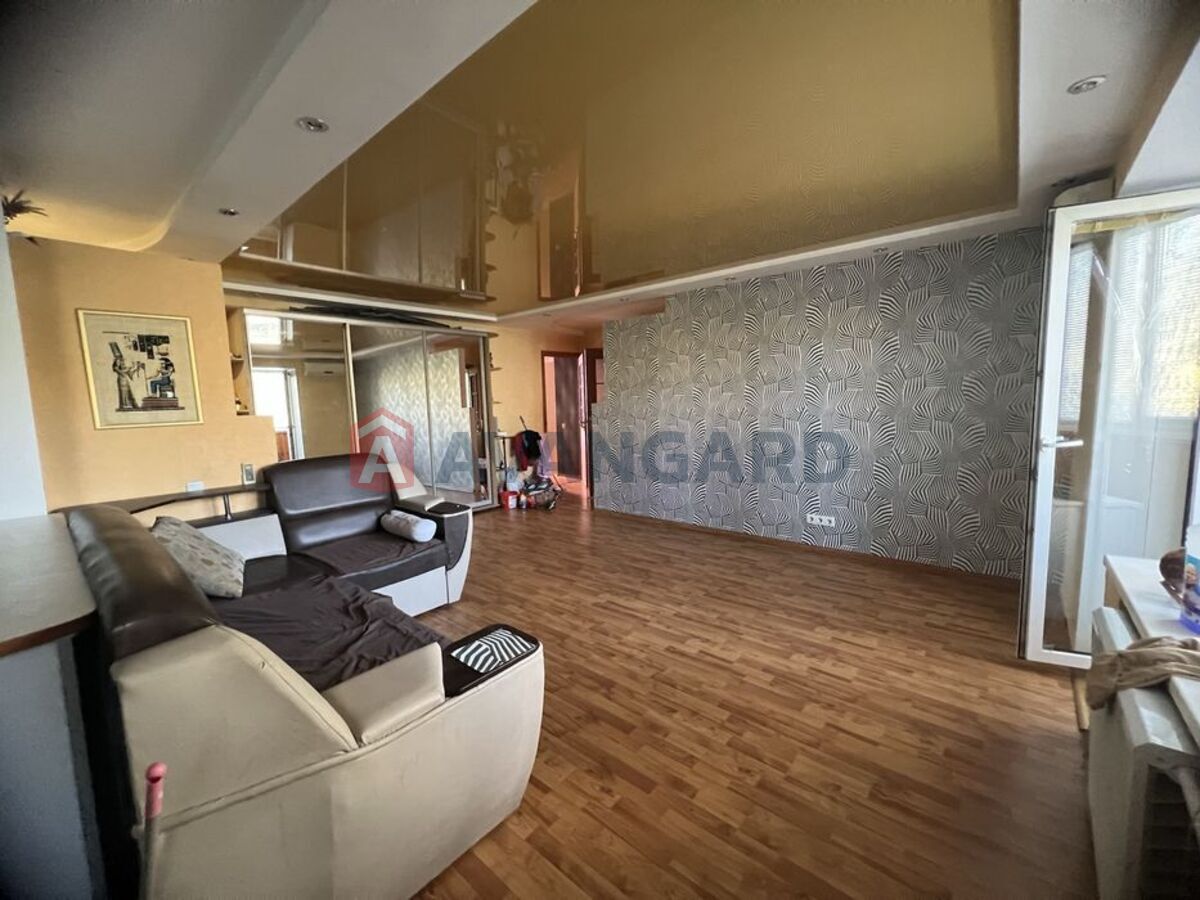 3 . , 77/-/8 . ., 5/9   3