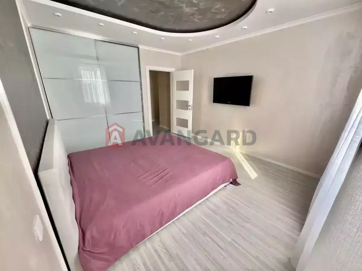 3 ����. ��������, 84/59/14 ��. �., 11/12 ���� ���� 17