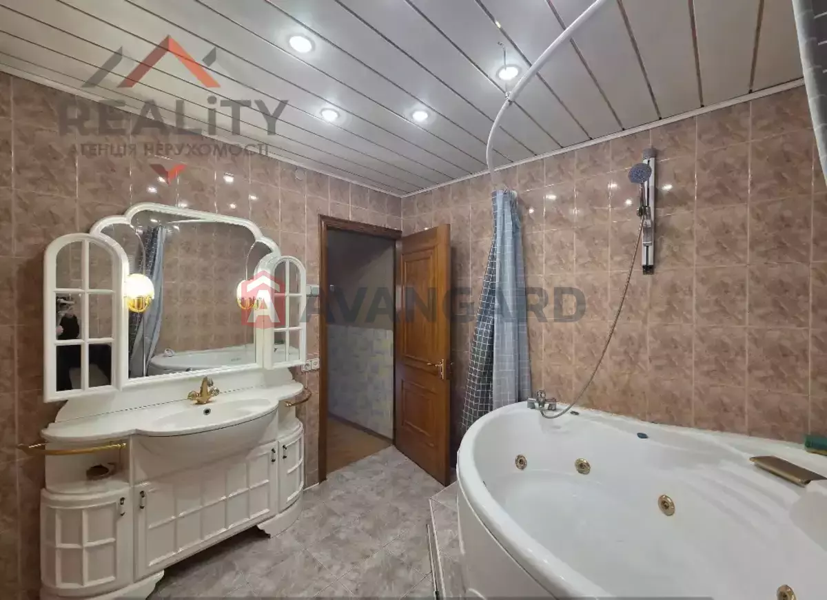 4 ��. ��������, 116/-/14 ��. �., 6/9 ������ ���� 9