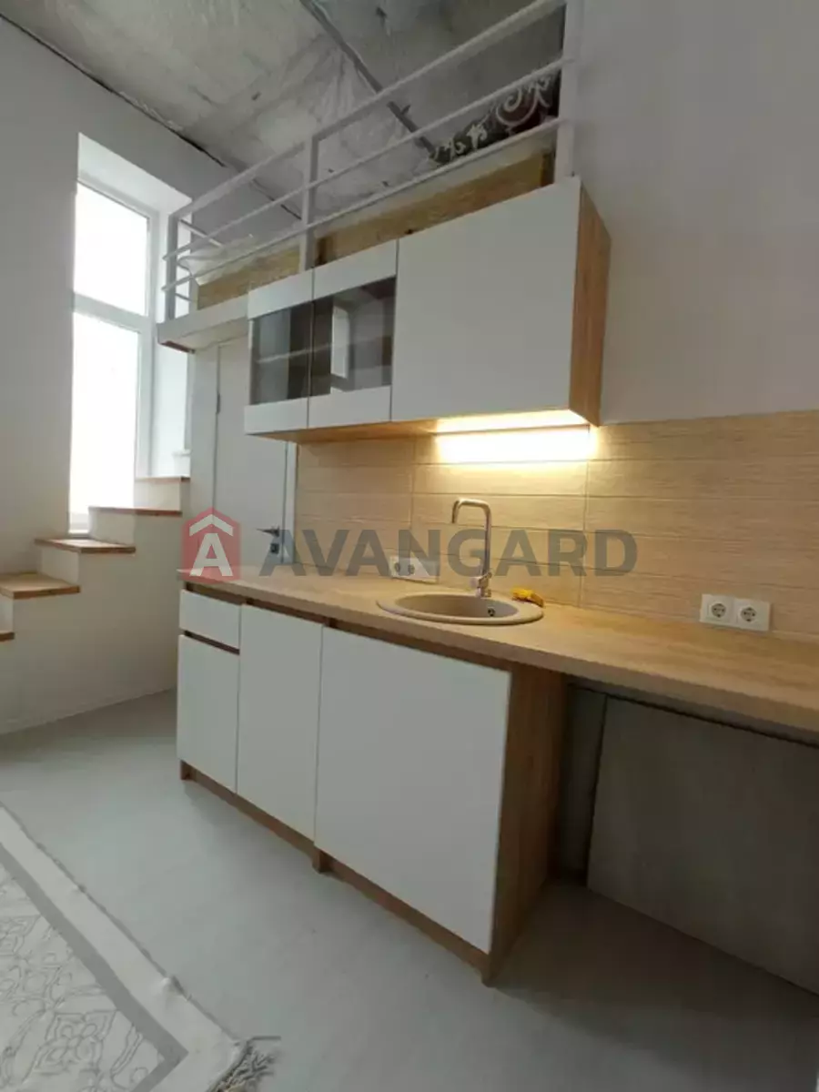 1 ��. ��������, 25/-/10 ��. �., 2/3 ������ ���� 5