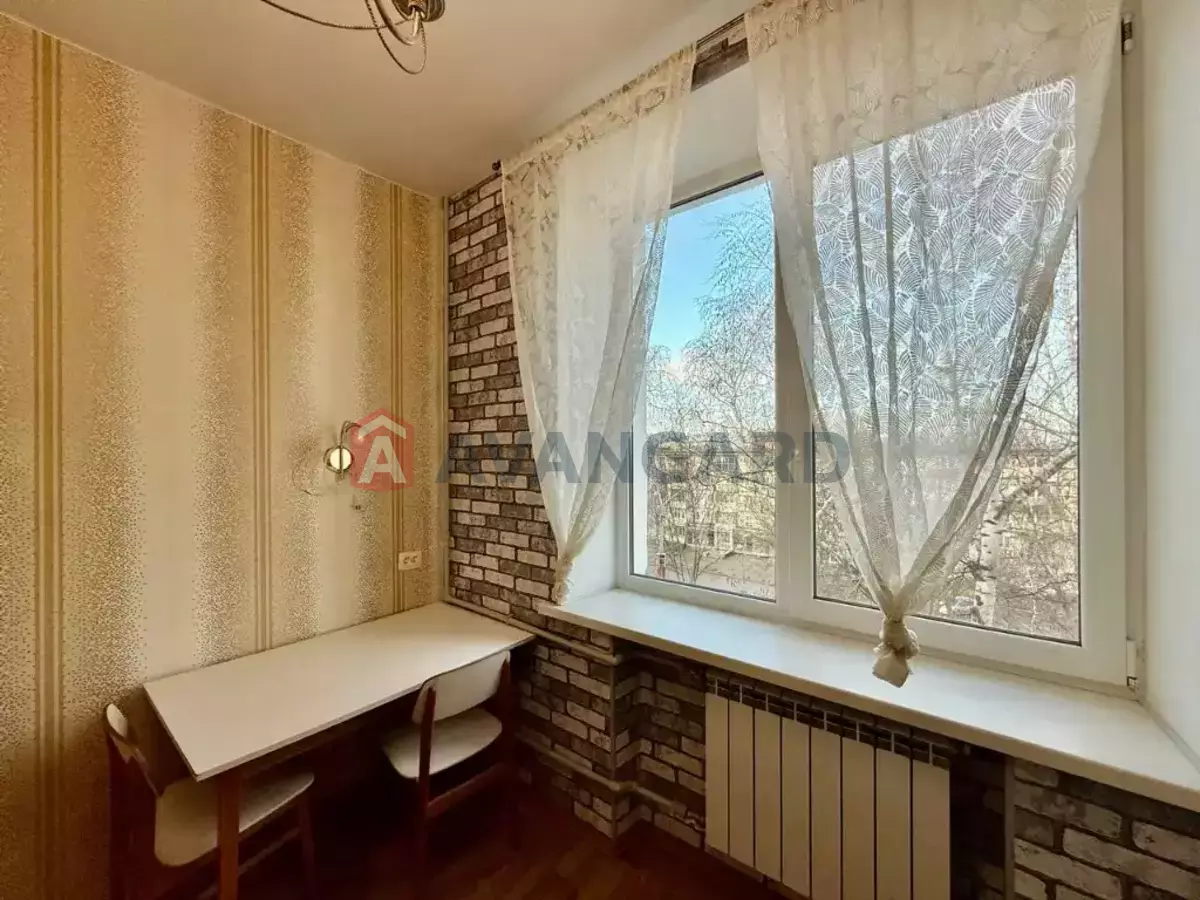 1 ����. ��������, 40/20/9 ��. �., 4/4 ���� ���� 5