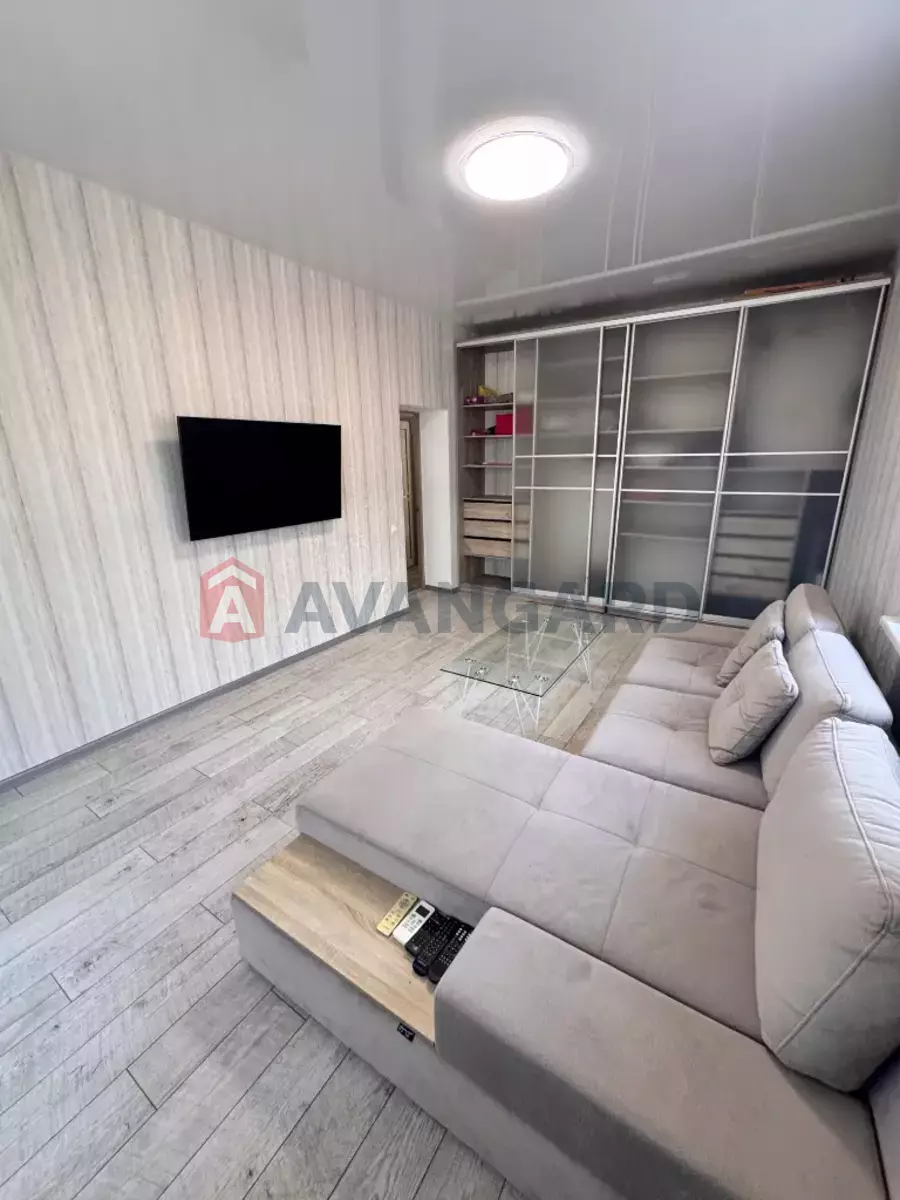 3 ����. ��������, 75/-/- ��. �., 2/2 ���� ���� 9