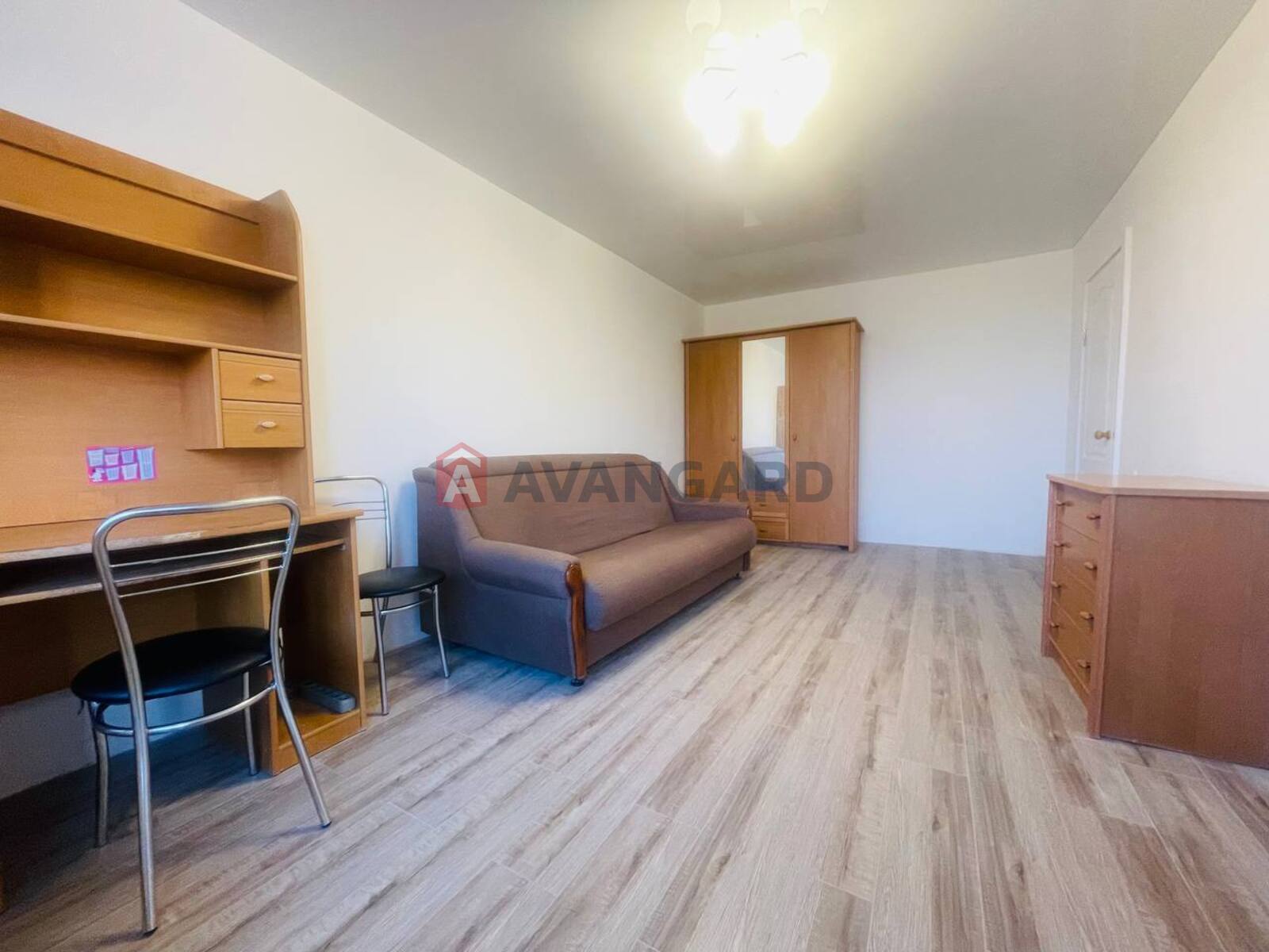 1 ����. ��������, 32.6/17.1/9 ��. �., 8/12 ���� ���� 9