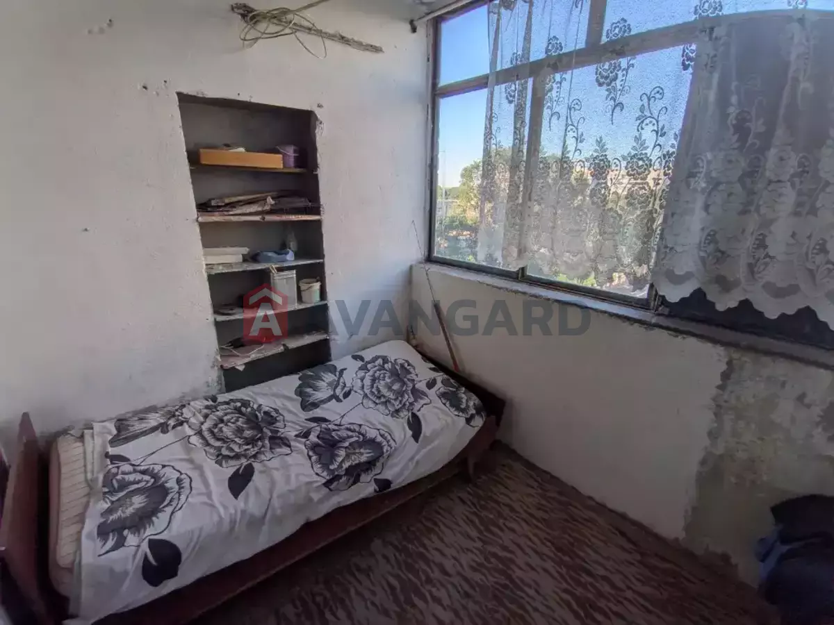 2 ��. ��������, 50/-/10 ��. �., 6/10 ������ ���� 4