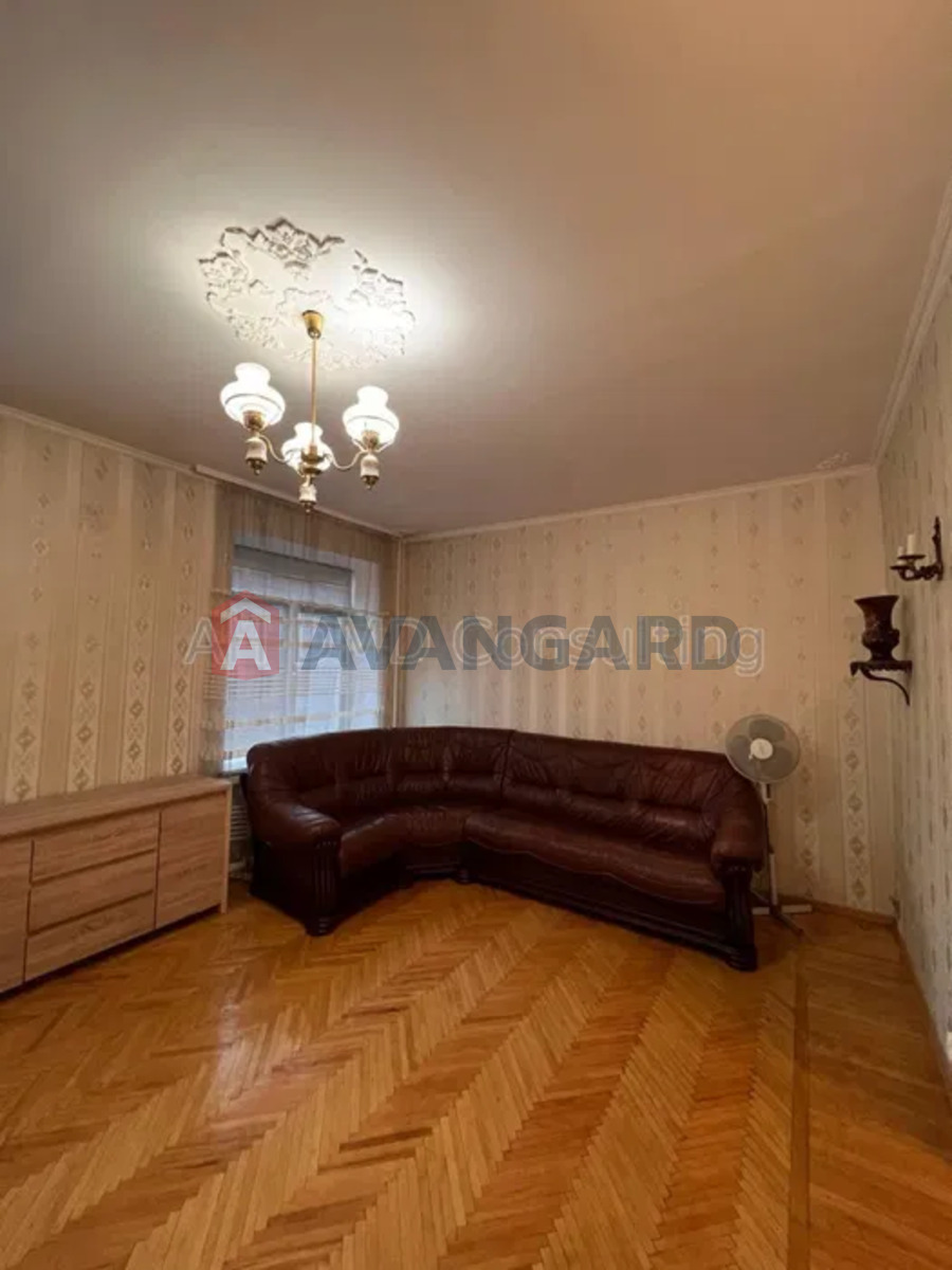 1 ��. ��������, 90/-/10 ��. �., 4/5 ������ ���� 7