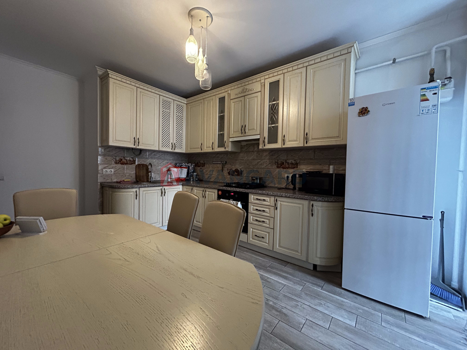 1 ��. ��������, 48.6/18.5/13.7 ��. �., 7/10 ������ ���� 3