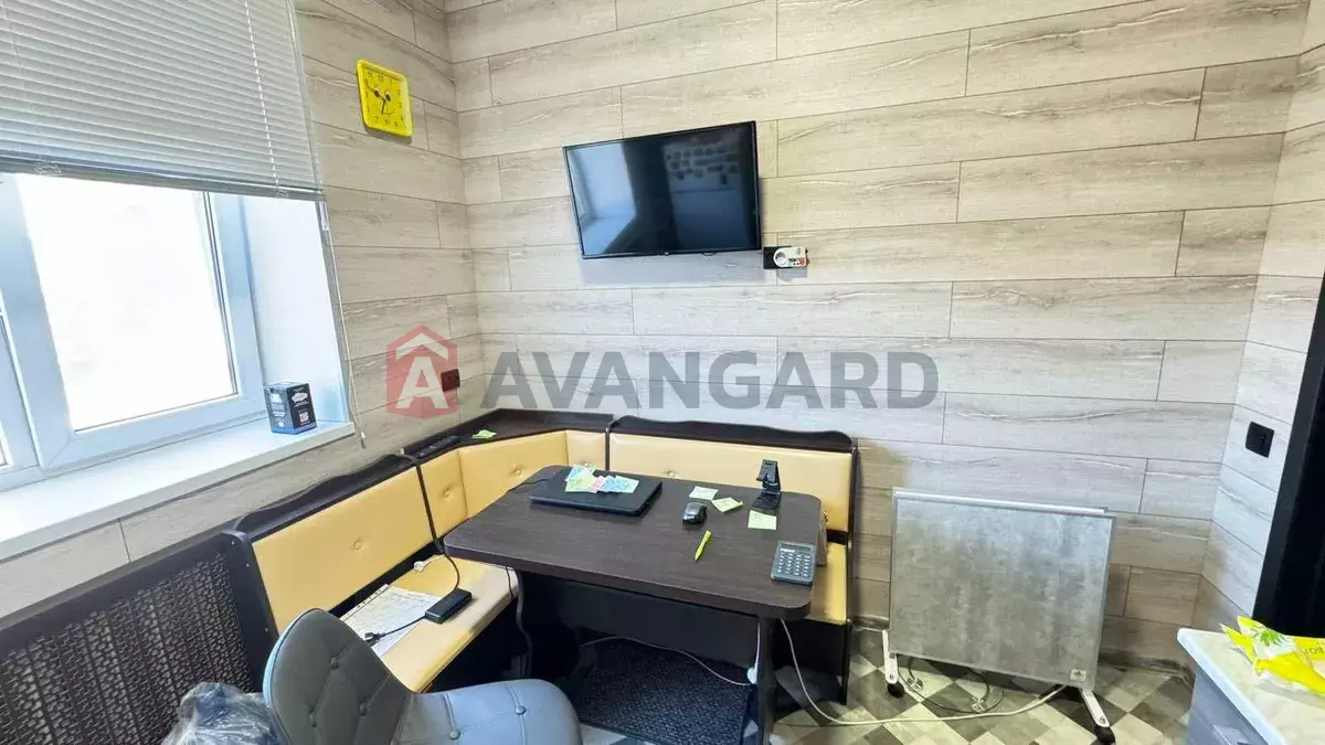 1 ��. ��������, 32/-/9 ��. �., 2/3 ������ ���� 4